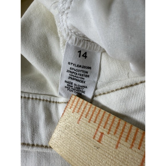 Arula Women's Size 14 White Denim Shorts High Rise 6.25" Inseam Raw Hem NWT - Picture 8 of 10